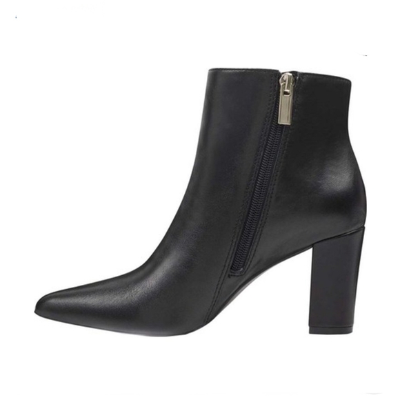 Edgy Chic Bandolino Studded Black Leather Booties - Picture 3 of 7